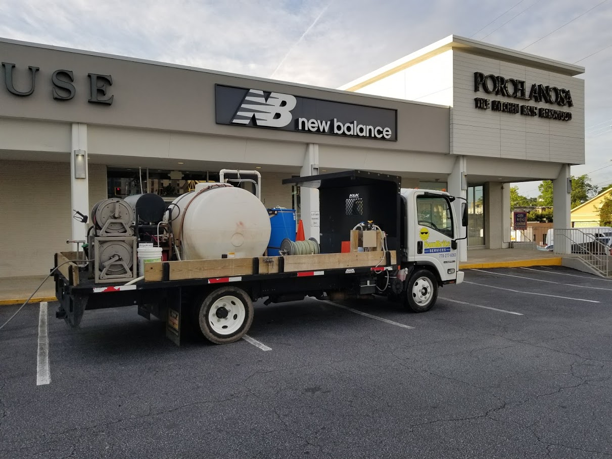 commercial shopping center exterior cleaning